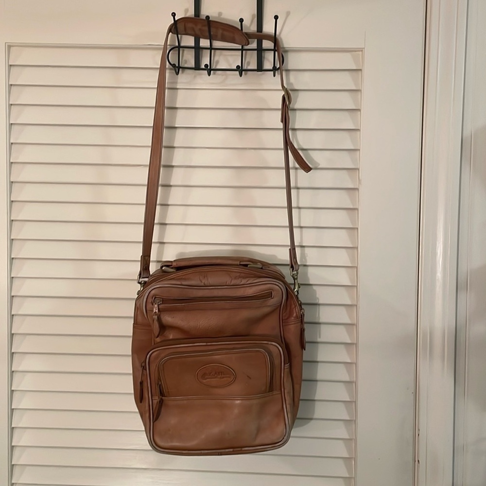Bugatti Distressed Tan Leather Crossbody Bag Vintage Made in Columbia 4922 As Is